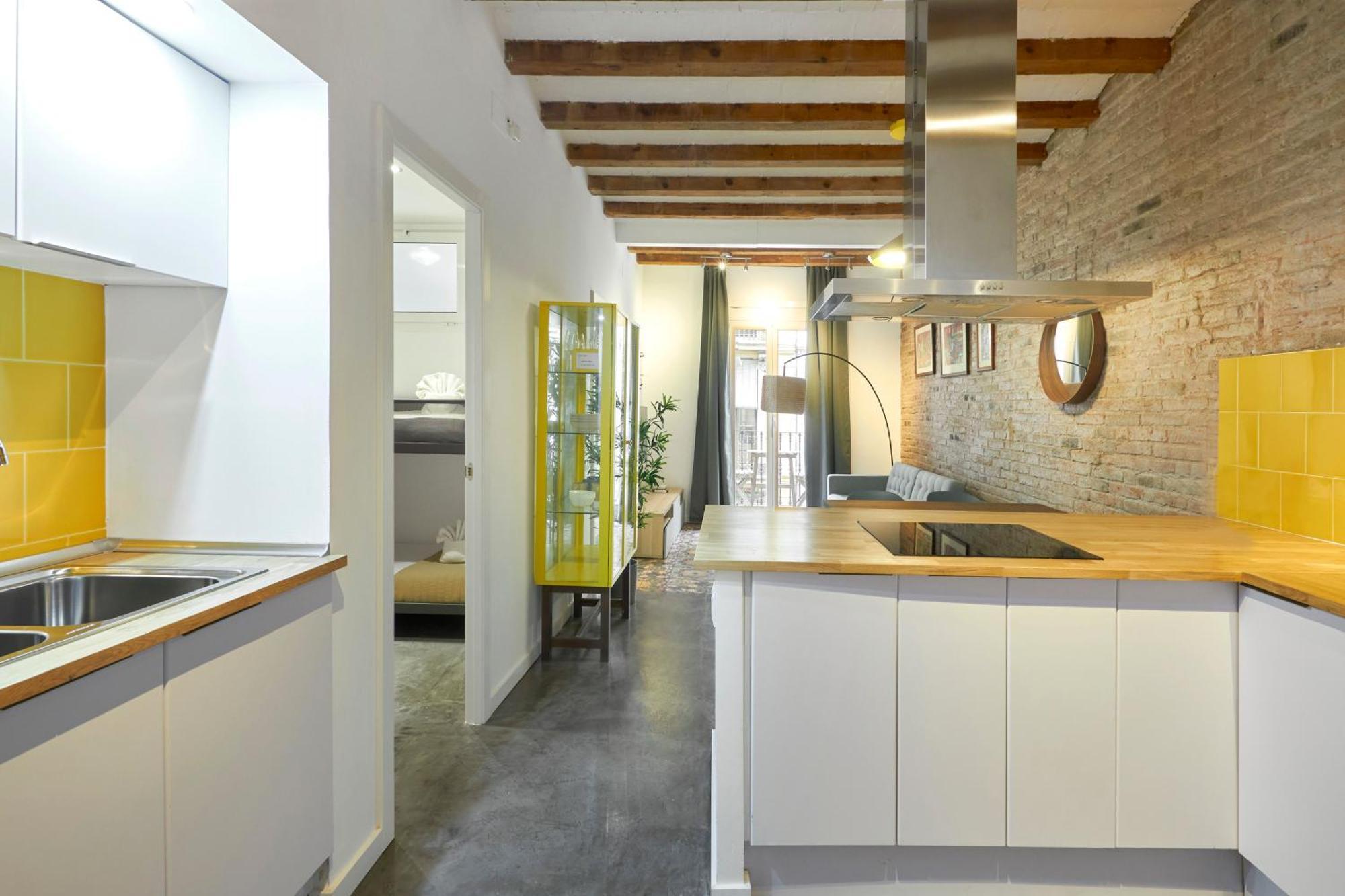 64 Apartment In A Typical Barcelona'S Old Building Экстерьер фото