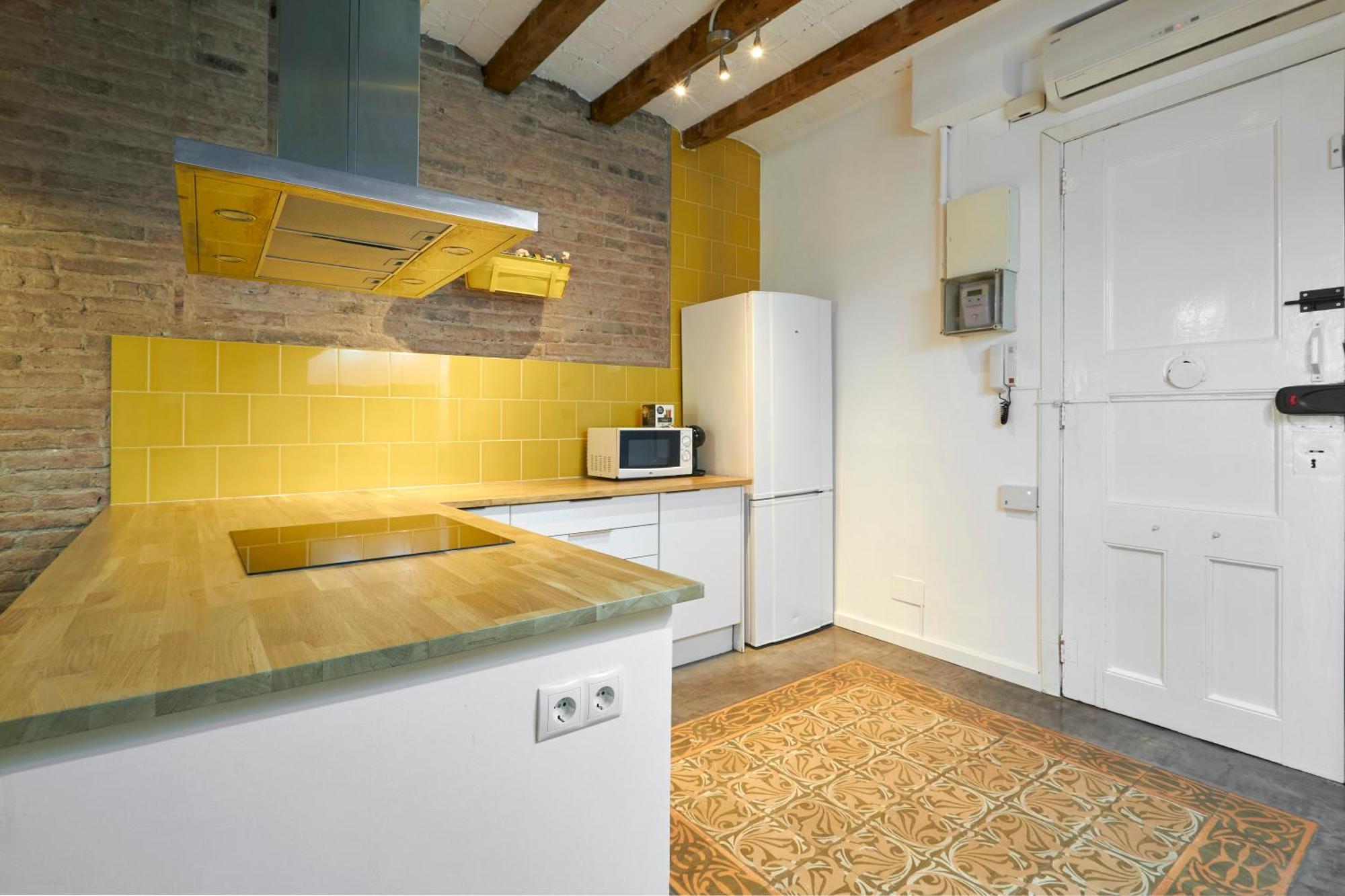 64 Apartment In A Typical Barcelona'S Old Building Экстерьер фото