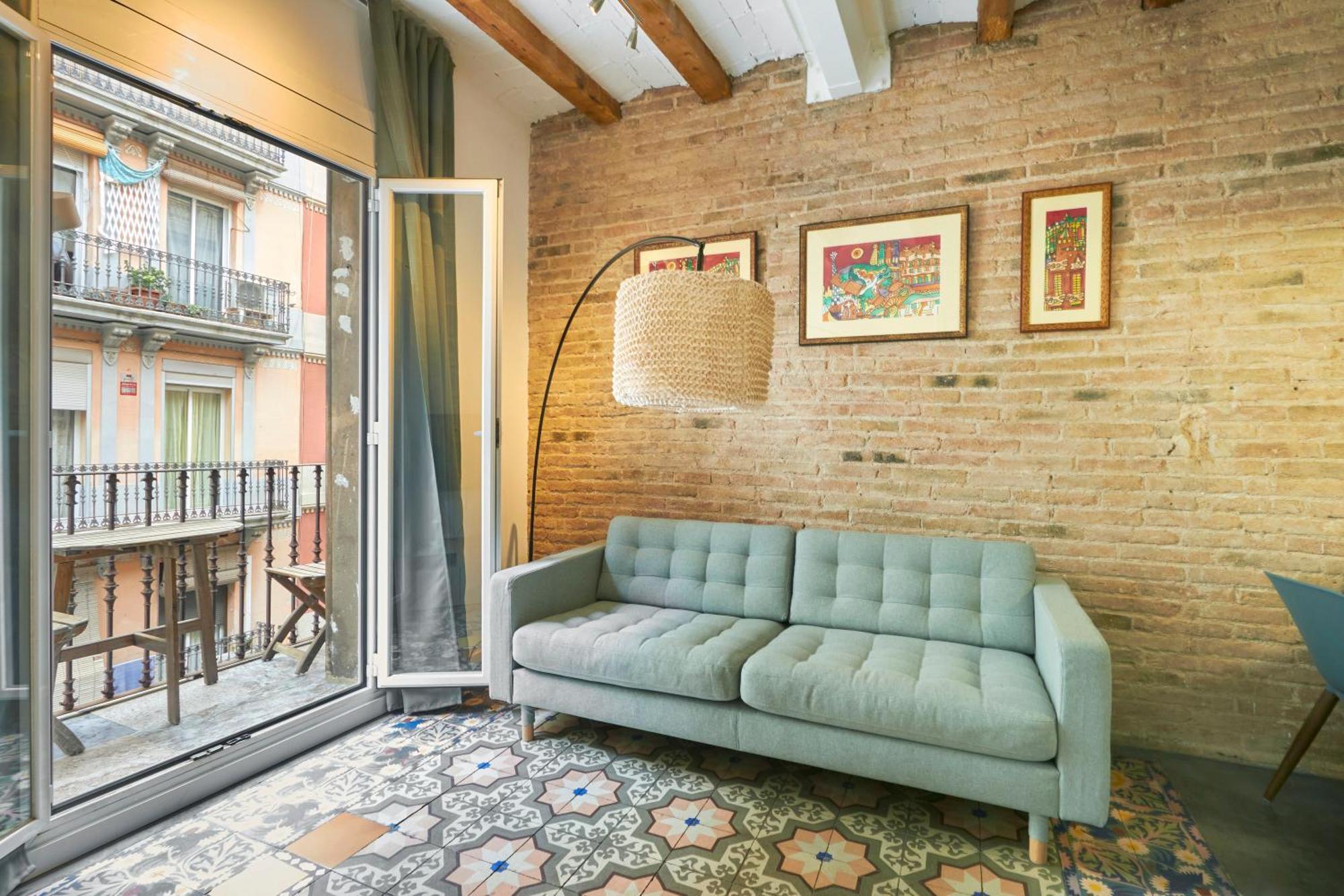64 Apartment In A Typical Barcelona'S Old Building Экстерьер фото