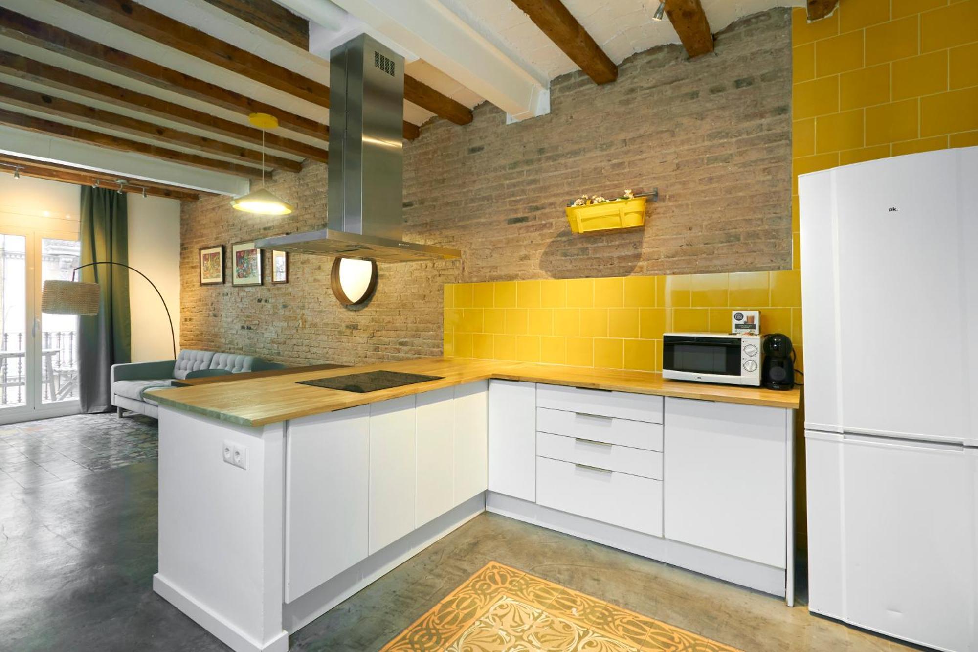 64 Apartment In A Typical Barcelona'S Old Building Экстерьер фото