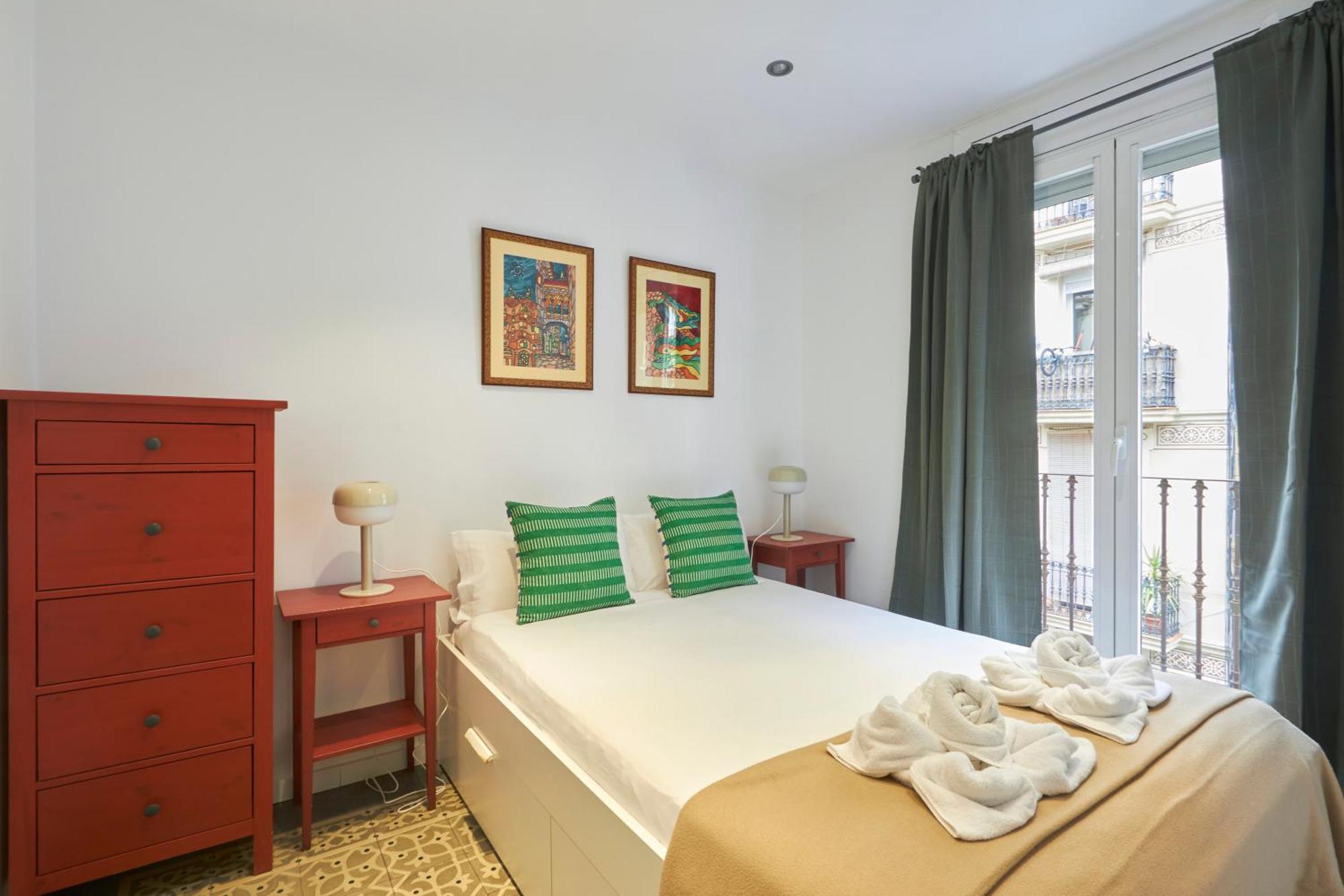 64 Apartment In A Typical Barcelona'S Old Building Экстерьер фото